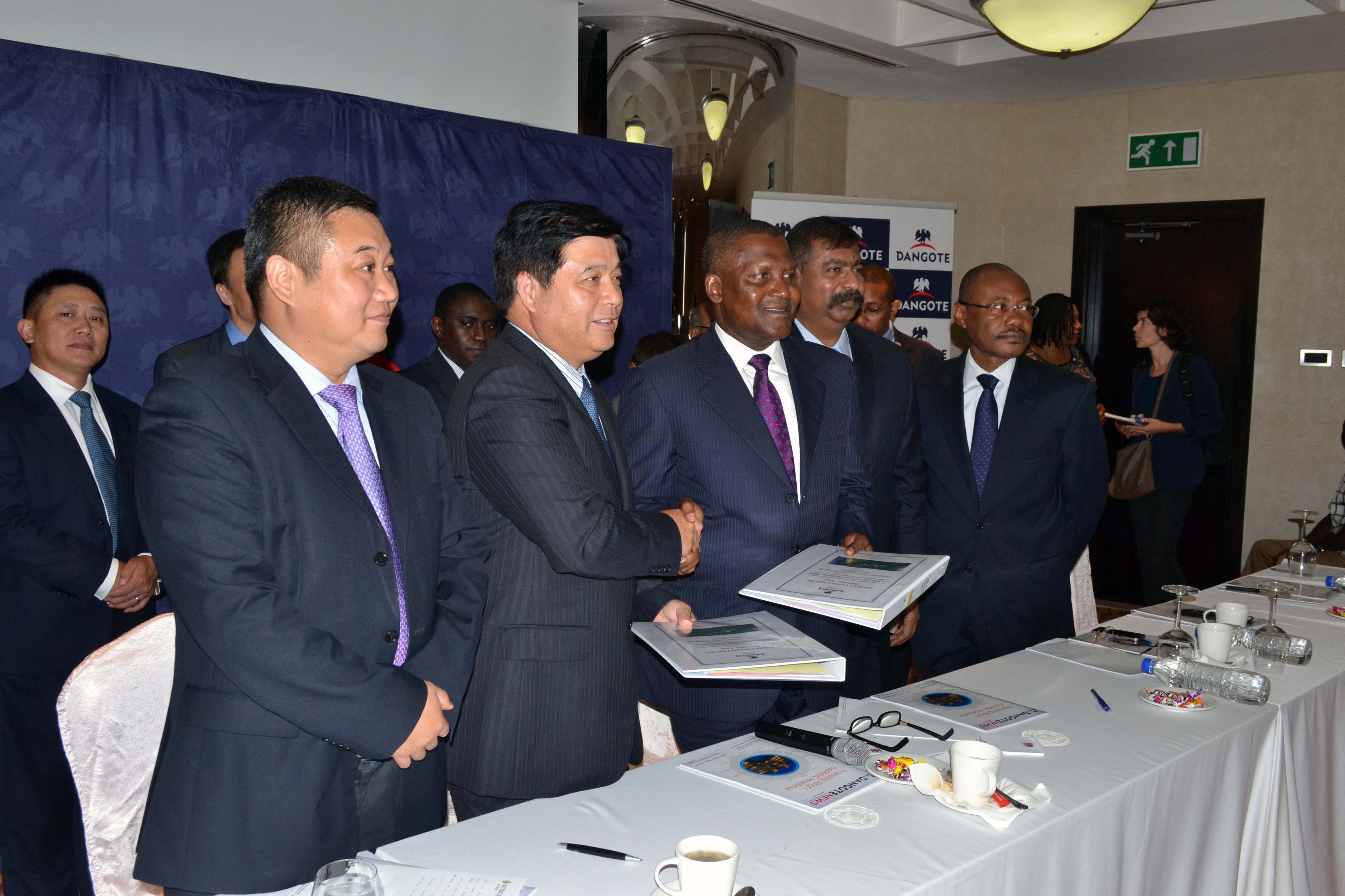 2015.8.26 中材國(guó)際（南京）與尼日利亞Dangote集團(tuán)再簽大單.jpg